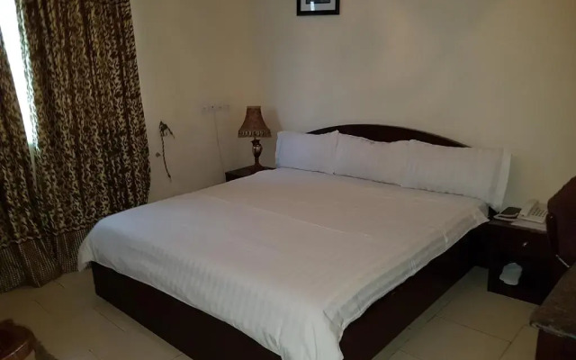 Отель Mangel Hotel And Suites Нигерия, Калабар - отзывы, цены и фото номеров - забронировать отель Mangel Hotel And Suites онлайн комната для гостей