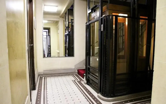 Апартаменты Private Apartment - Coeur de Paris - St Germain des Prés - 105 вид на фасад