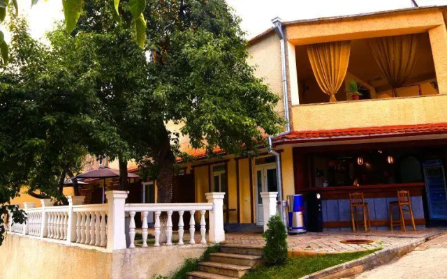 Отель Mimino Guesthouse вид на фасад