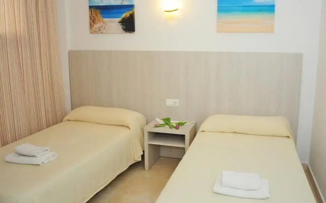 Отель Apartamentos Avenida комната для гостей