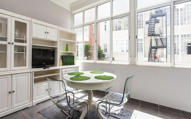 Отель Delightful Lisbon City Apartment Португалия, Лиссабон - отзывы, цены и фото номеров - забронировать отель Delightful Lisbon City Apartment онлайн комната для гостей
