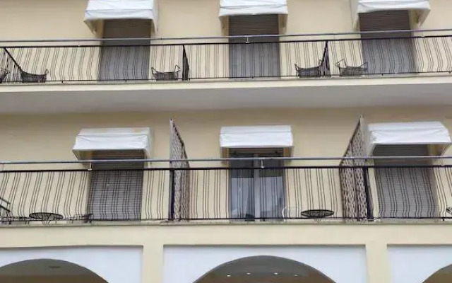 Отель Villa Elisa Римини вид на фасад