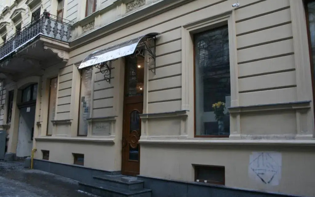 Budget Family Hotel вид на фасад