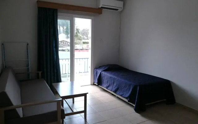 Georgia Hotel Apartments комната для гостей