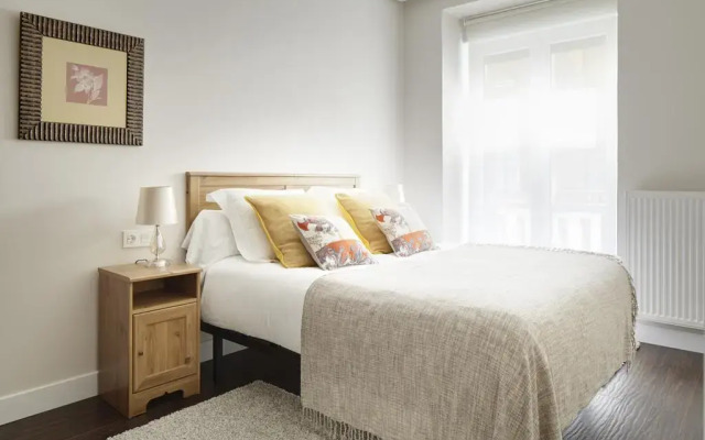 Отель Bermingham Apartment by FeelFree Rentals Испания, Сан-Себастьян - отзывы, цены и фото номеров - забронировать отель Bermingham Apartment by FeelFree Rentals онлайн комната для гостей