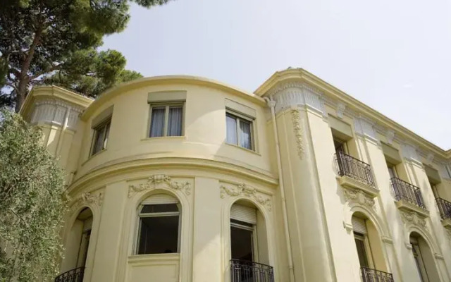Hotel Le Petit Palais вид на фасад