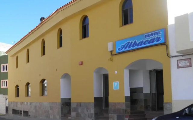 Отель Hostal Albacar вид на фасад