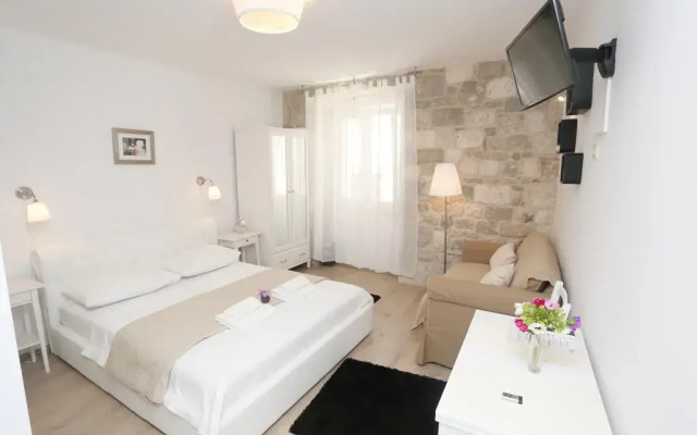 Отель Split Old Town Suites комната для гостей