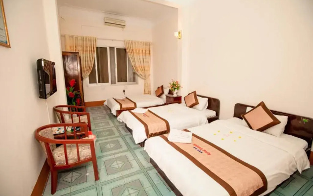 Halong Party Hotel комната для гостей
