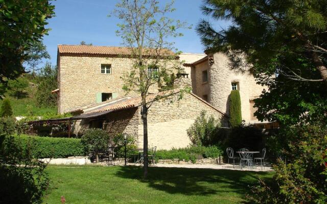 Domaine De La Grange Neuve In La Roque Sur Pernes France - 