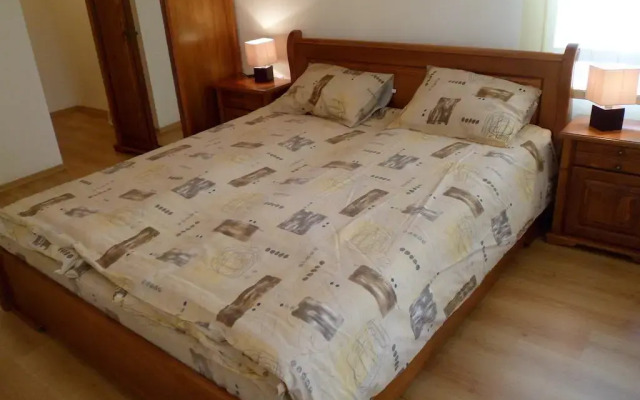 Апартаменты Cedar Lodge 3/4 Self-Catering Apartments Банско комната для гостей