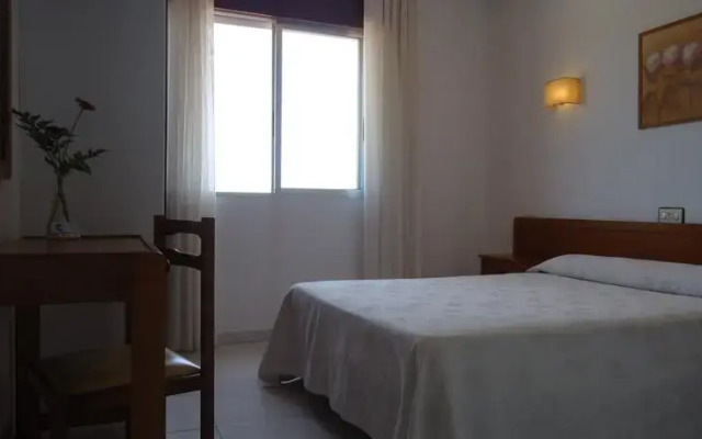 Отель Hostal Miramar Эль-Грове комната для гостей
