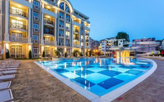 Hotel Renaissance бассейн