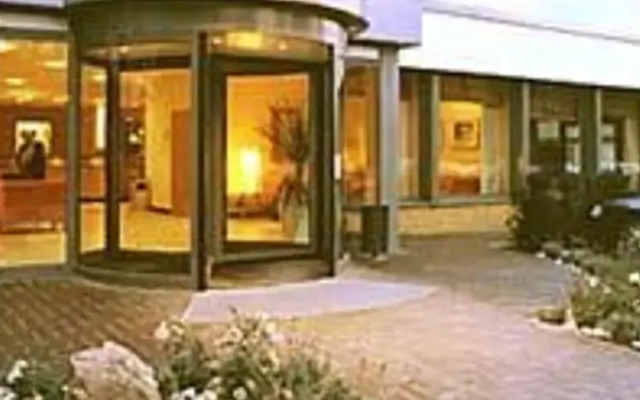 Отель Schlosspark Hotel Германия, Берлин - отзывы, цены и фото номеров - забронировать отель Schlosspark Hotel онлайн вид на фасад