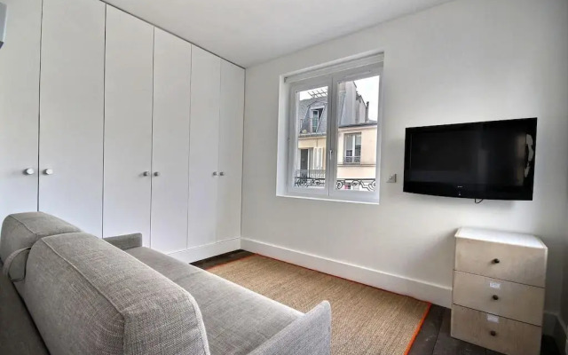 Отель Parisian Home - Appartements Montorgueil, luxe Франция, Париж - отзывы, цены и фото номеров - забронировать отель Parisian Home - Appartements Montorgueil, luxe онлайн комната для гостей
