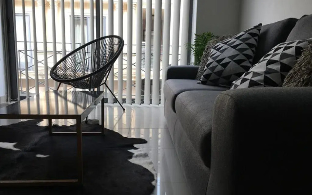 Апартаменты Simons Apartments Слима комната для гостей