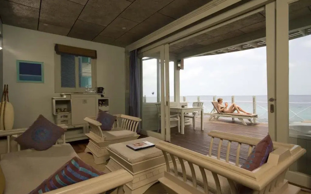 Отель J Resort Alidhoo Остров Манафару комната для гостей