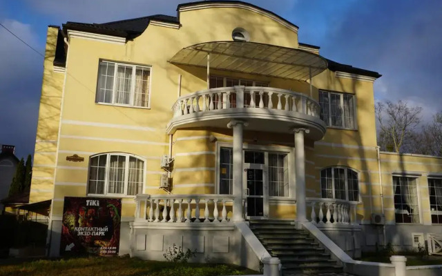Гостиница Вилла Татьяна на Верхнеозёрной вид на фасад