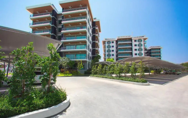 Отель Chalong Miracle Lakeview Condo by TropicLook вид на фасад