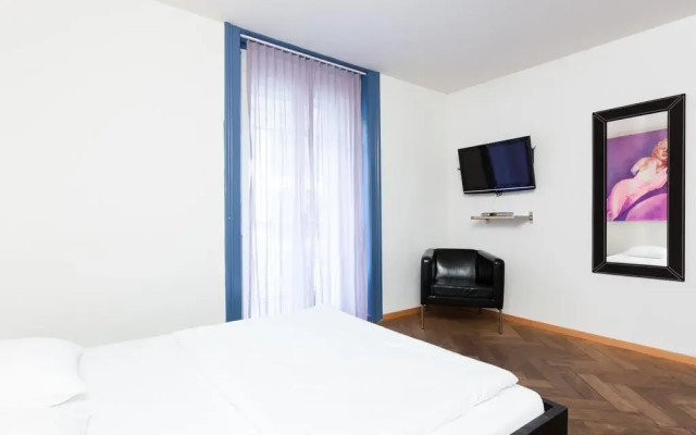 Апартаменты Swiss Star Apartments West End комната для гостей