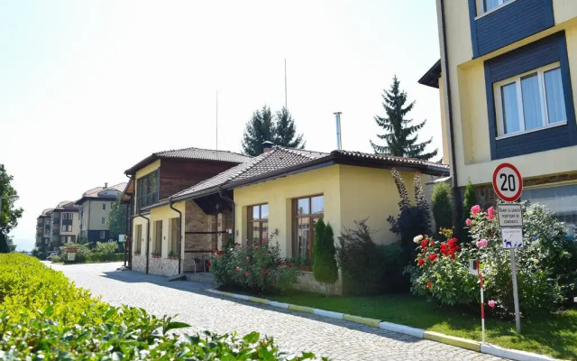 Hotel Bojur & Bojurland Apartment Complex вид на фасад