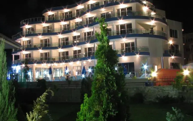 Hotel Blue Bay вид на фасад