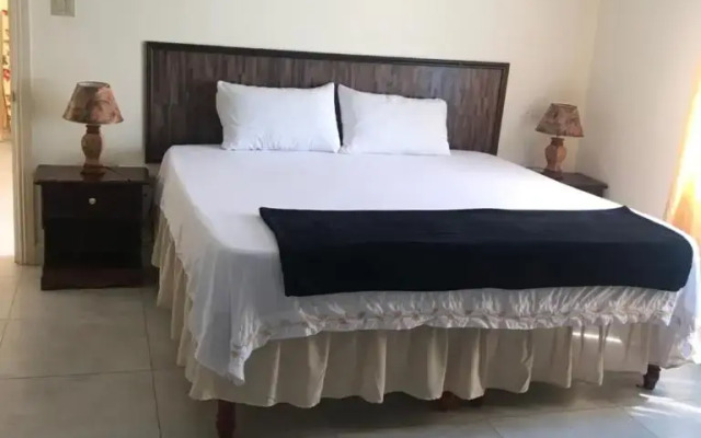 Отель Kingston Paradise Place Guesthouse комната для гостей
