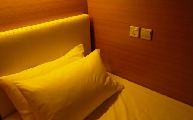 Chic Capsule Otel 2