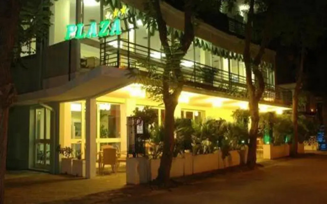 Hotel Plaza вид на фасад