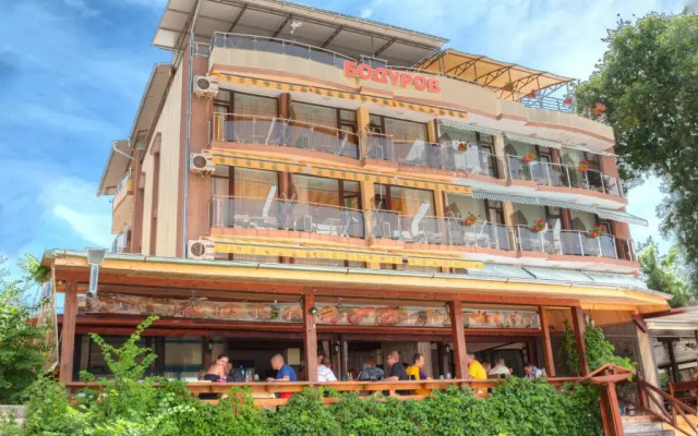 Family Hotel Bodurov вид на фасад