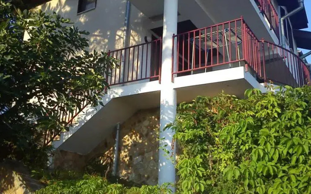 Отель Sunny Beach Holiday Villa Kaliva Солнечный берег вид на фасад