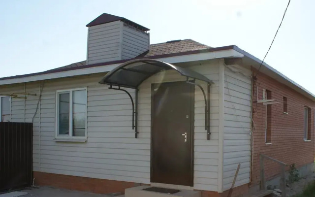 Гостиница Cottage on Serafimovicha вид на фасад