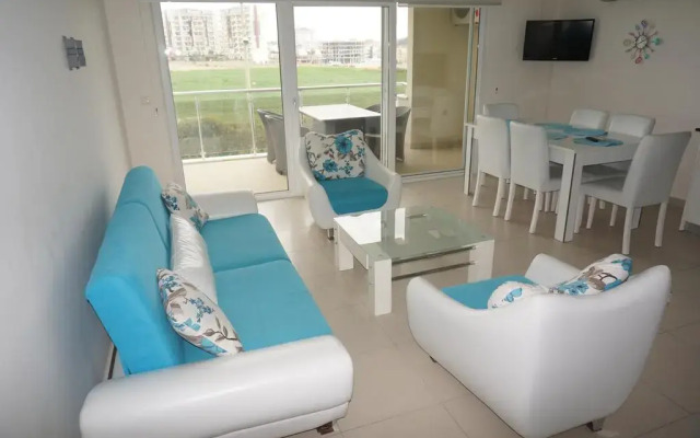 Апартаменты Apartments Orion City комната для гостей