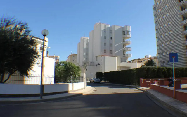 Отель Agi Drugstore Apartments Испания, Курорт Росес - отзывы, цены и фото номеров - забронировать отель Agi Drugstore Apartments онлайн парковка