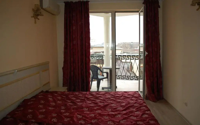 Апартаменты Apartment in Victoria Residence комната для гостей
