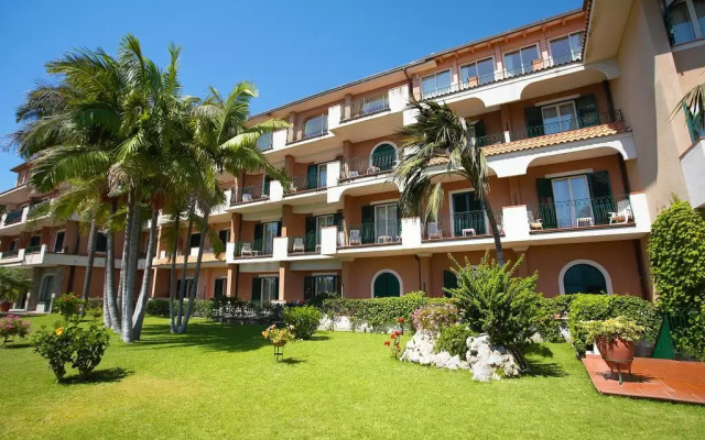 Hotel Caparena Таормина