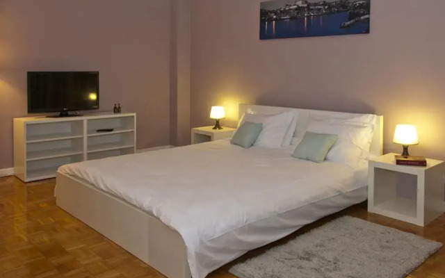 Апартаменты Low Cost Tourist Apartments Casa da Música комната для гостей