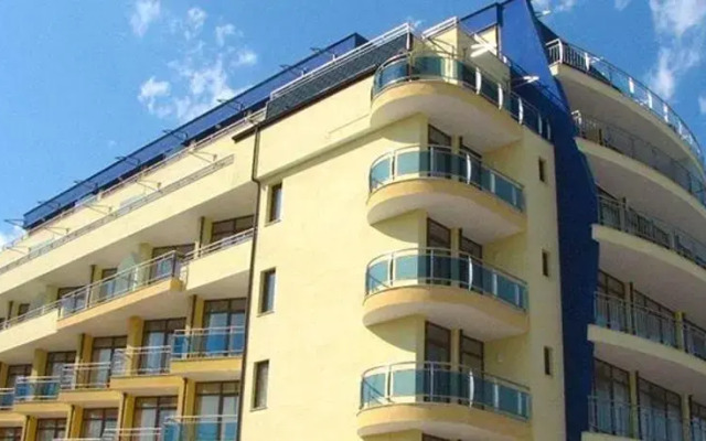 Апартаменты Apartment 7 in Kaya House Солнечный берег вид на фасад