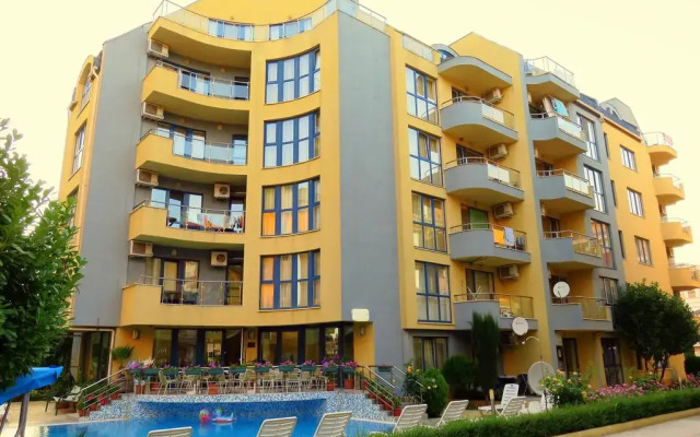 Отель Aparthotel Aquaria Солнечный берег вид на фасад