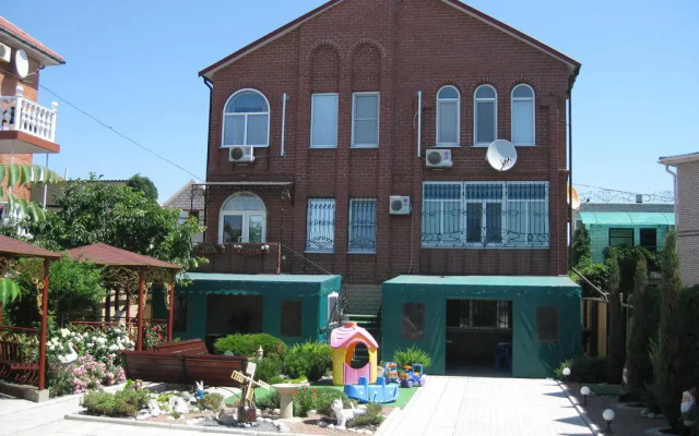 Гостиница Super Comfort Guest House Бердянск вид на фасад