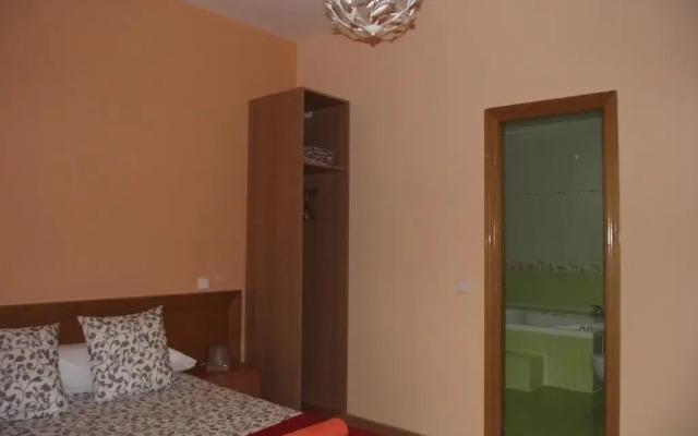 Отель Village Rooms Multicolor Испания, Мадрид - отзывы, цены и фото номеров - забронировать отель Village Rooms Multicolor онлайн комната для гостей