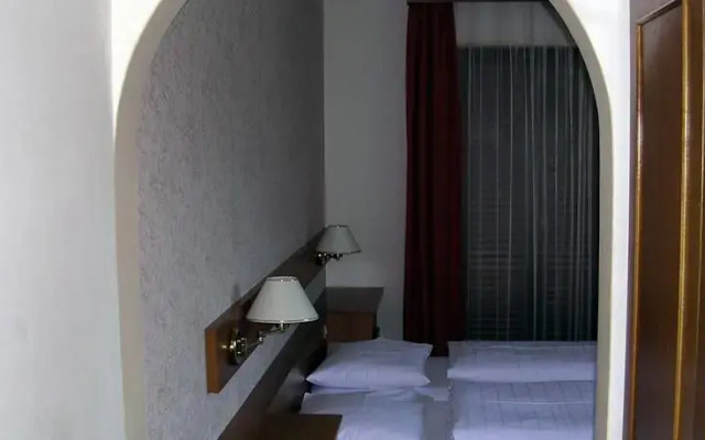 Отель Gastehaus Ortgut, Fam. Kerschbamer Лана комната для гостей