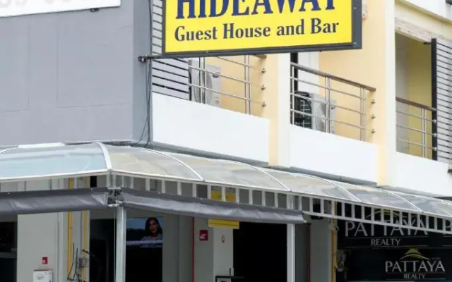 Отель Hideaway Guest House And Bar вид на фасад