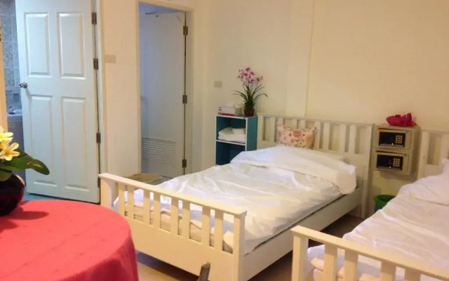 Отель Svea's Sea View Guesthouse Таиланд, Пхукет - отзывы, цены и фото номеров - забронировать отель Svea's Sea View Guesthouse онлайн комната для гостей