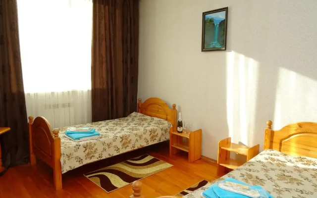 Гостиница Guest house Snezhniy Bars комната для гостей