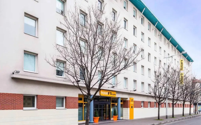 Отель hotelF1 Paris Porte de Montreuil вид на фасад