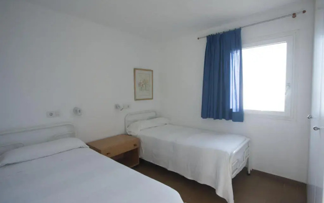 Отель Santa Llucia Apartaments Испания, Курорт Росес - отзывы, цены и фото номеров - забронировать отель Santa Llucia Apartaments онлайн комната для гостей