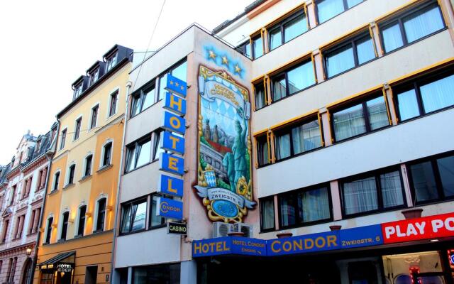 Отель Condor Германия, Мюнхен - 3 отзыва об отеле, цены и фото номеров - забронировать отель Condor онлайн вид на фасад