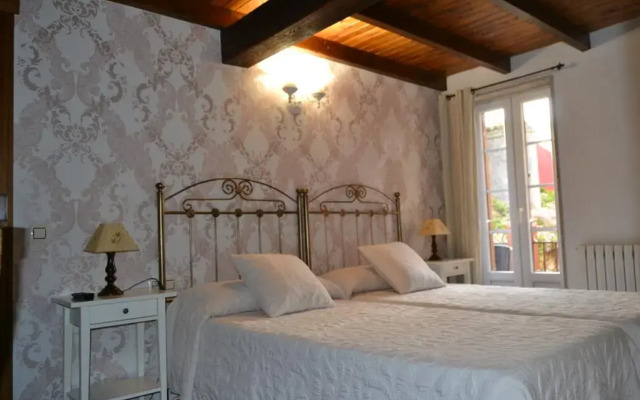 Hotel Puerto Arnela Камариньяс комната для гостей