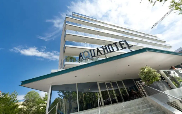Aqua Hotel вид на фасад